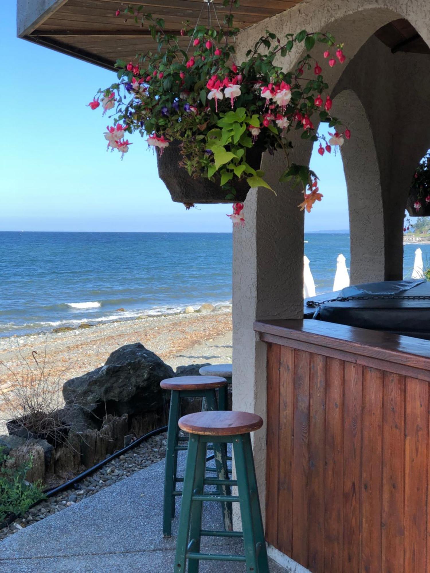 Qualicum Breeze Beach Resort Bowser Екстер'єр фото