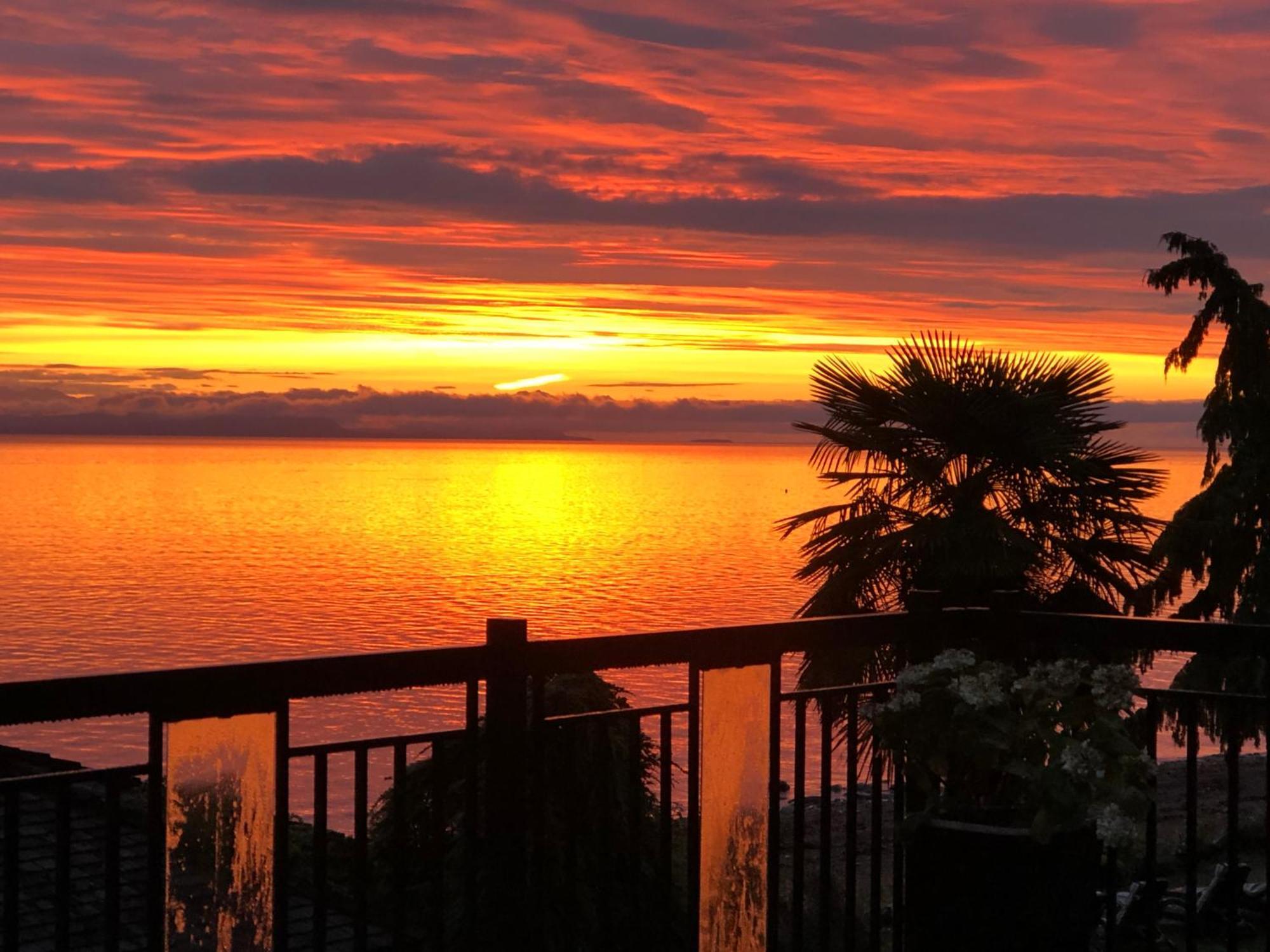 Qualicum Breeze Beach Resort Bowser Екстер'єр фото